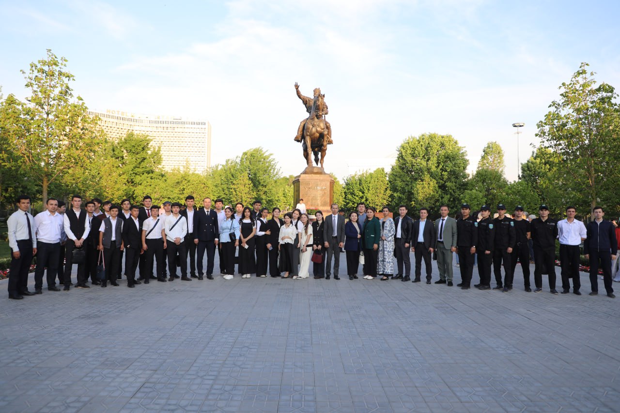 值此帖木兒誕辰690週年之際，領導者、員工、教授和學生們參觀了帖木兒大街！