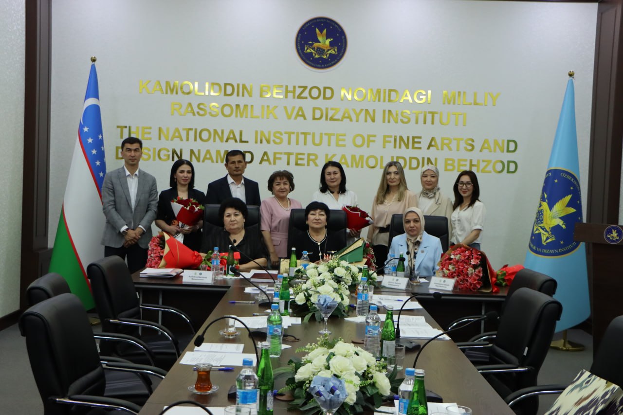 MRDI instituti huzuridagi Ilmiy kengashda 17.00.08 – San’at nazariyasi va tarixi ixtisosligi bo‘yicha tadqiqotchi Xamrayeva Umida Madrimovnaning San’atshunoslik fanlari bo‘yicha falsafa doktori (PhD) dissertatsiyasi himoyasi bo‘lib o‘tdi.