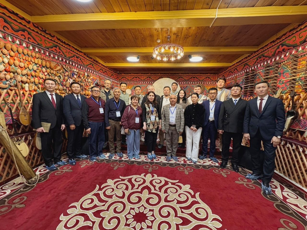 MRDI vakillari Astonadagi xalqaro muzey kongressi va “Qozog‘iston–Fransiya 2026” forumida qatnashdi. Tadbirda madaniy merosni saqlash hamda muzeylarni raqamli texnologiyalar yordamida zamonaviylashtirish masalalari muhokama qilindi.