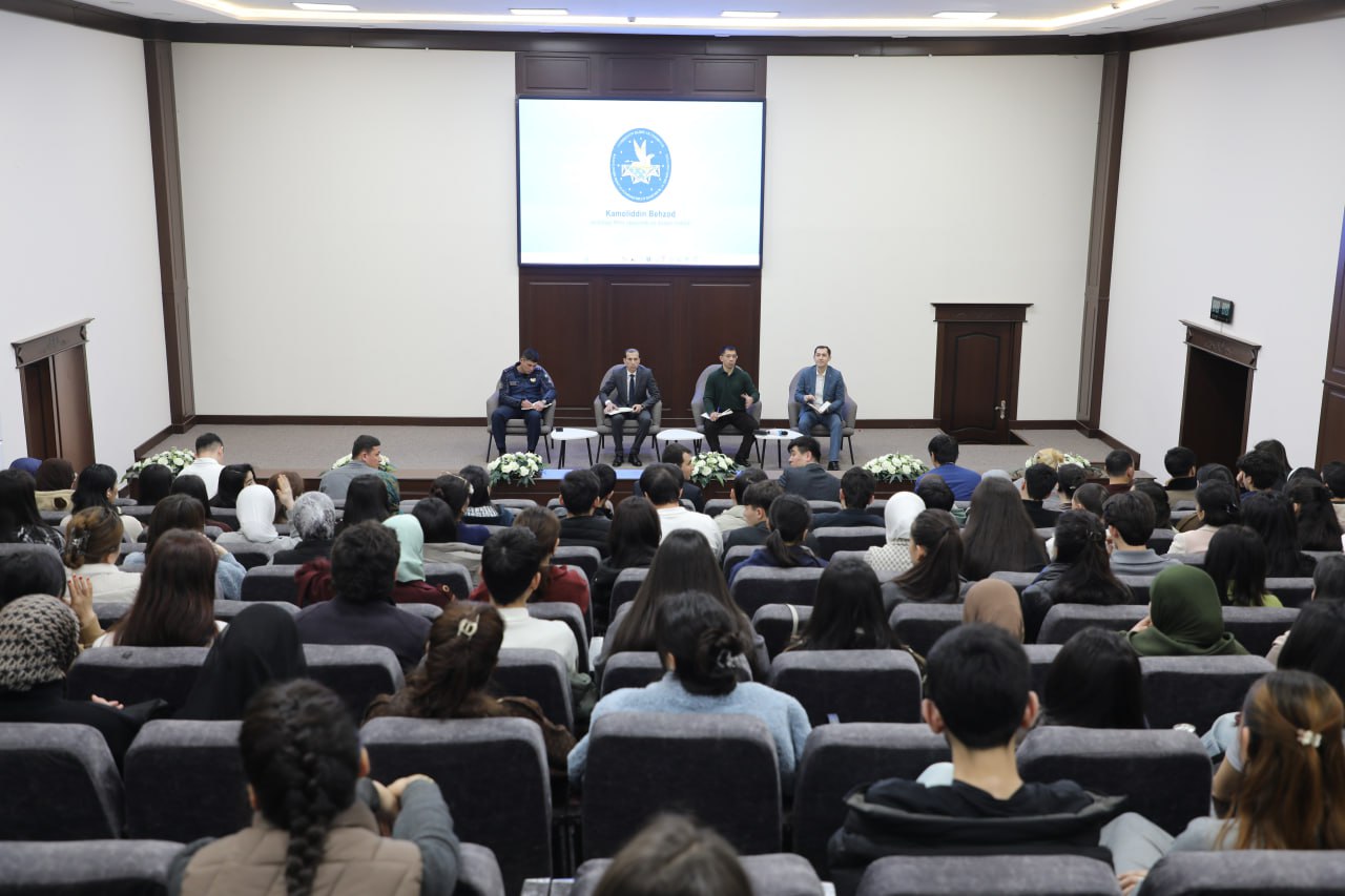 Kamoliddin Behzod nomidagi Milliy rassomlik va dizayn institutida, institut rahbariyati hamda "San'atshunoslik va amaliy san'at" fakulteti talaba-yoshlari ishtirokida “Yuzma-yuz” deb nomlangan navbatdagi ochiq muloqot tashkil etildi!