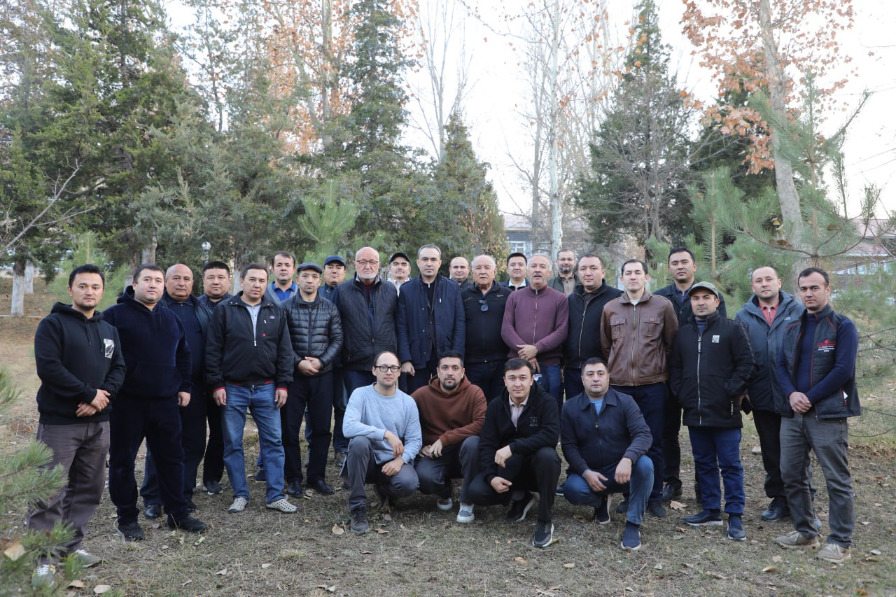 Профессора и преподаватели Национального института искусства и дизайна имени Камолиддина Бехзода принимают участие в пленэре!