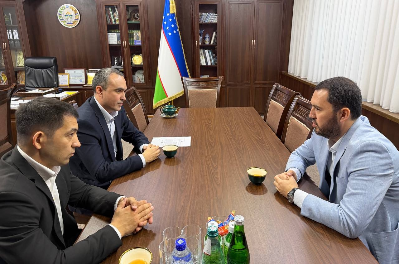 Kamoliddin Behzod nomidagi Milliy rassomlik va dizayn institutiga tadbirkorlik va marketing sohasidagi mutaxassis Abbos Rizkiev tashrif buyurdi. U institut rahbariyati bilan uchrashib talaba yoshlar va mutaxassislar ishtirokida ijodiy uchrashuv o‘tkazdi.