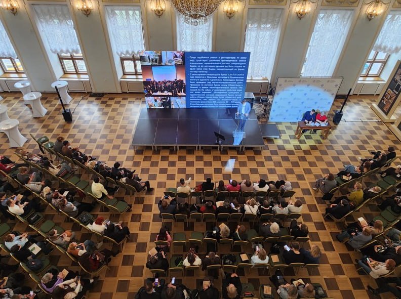 Профессор кафедры миниатюры и книжной графики, кандидат наук Бехзод Хаджиметов принял участие в VIII Международном научно-практическом семинаре, который проходил в Москве с 6 по 10 апреля.