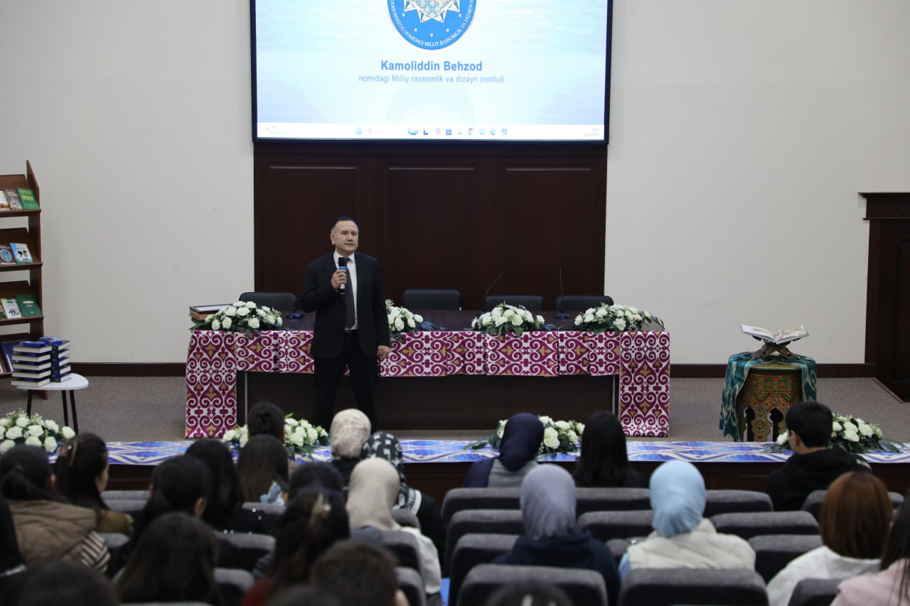 卡莫利丁·贝赫佐德国立艺术设计学院鼓励学生在学习过程中取得优异成绩。