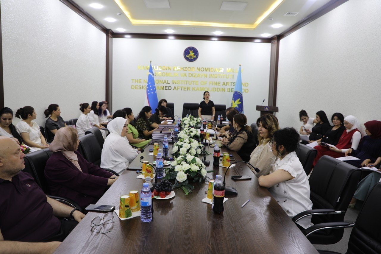 Kamoliddin Behzod nomidagi Milliy rassomlik va dizayn institutida 2025-2026-o‘quv yili bitiruvchilarining Bitiruv malakaviy ishi himoyalari davom etmoqda!