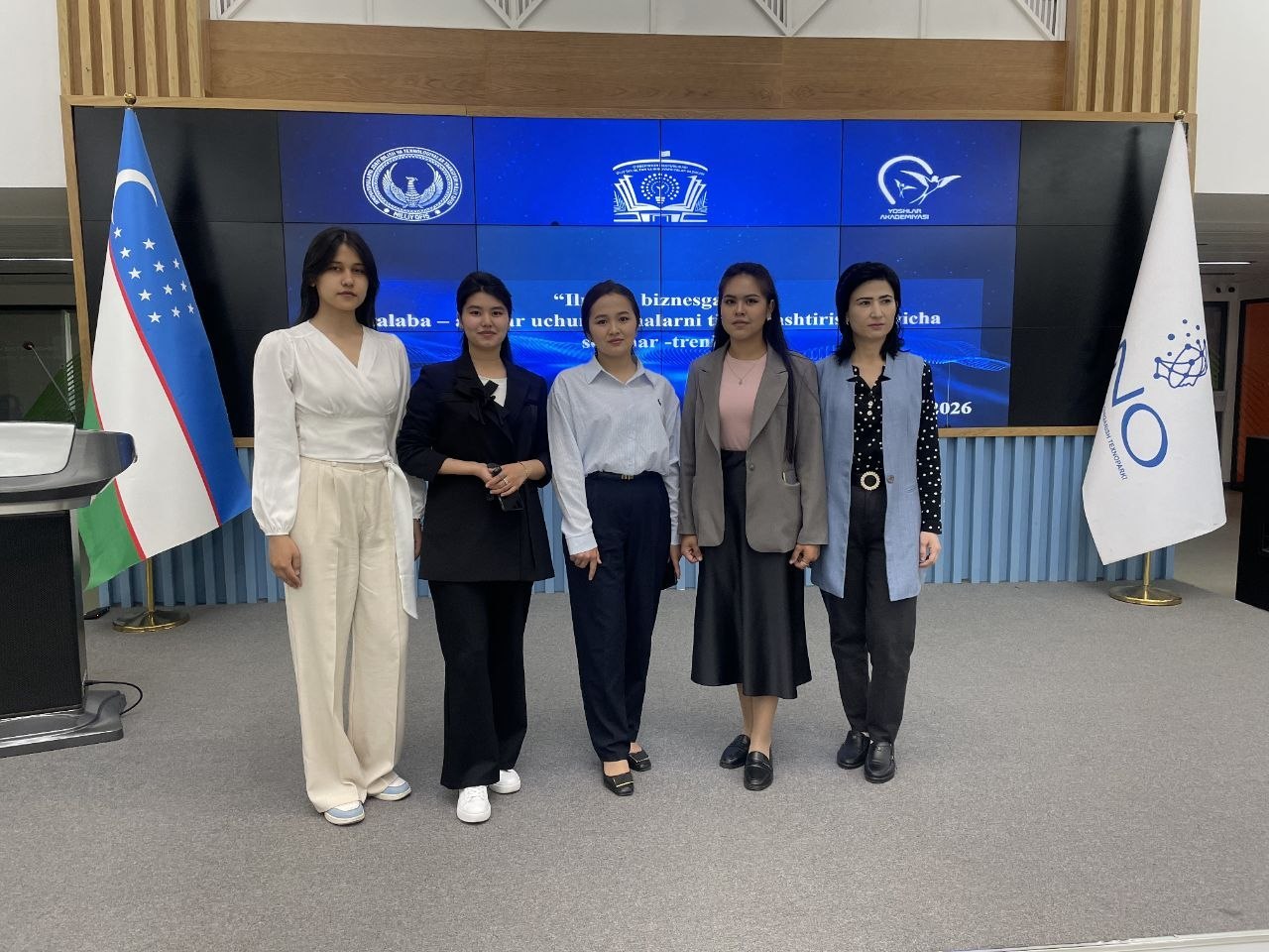 Kamoliddin Behzod nomidagi Milliy rassomlik va dizayn instituti talaba qizlari “Ilmdan biznesgacha” mavzusidagi seminar-treningda ishtirok etdi! 