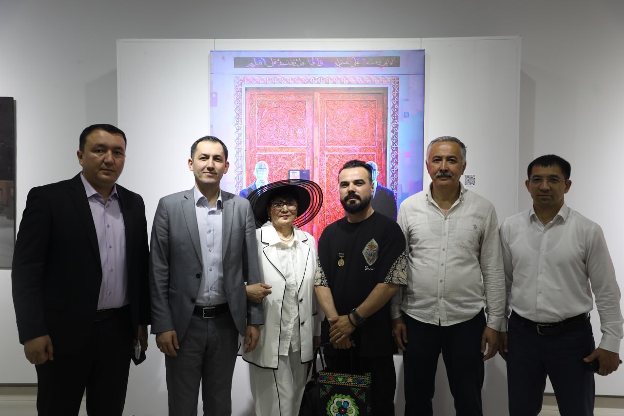 O‘zbekiston Badiiy akademiyasi Ikuo Xirayama  Xalqaro madaniyat karvon saroyida Kamoliddin Behzod nomidagi Milliy rassomlik va dizayn instituti dotsenti Umar Rajabovning “Yopiq eshik” nomli shaxsiy ko‘rgazmasi o‘tkazilmoqda!