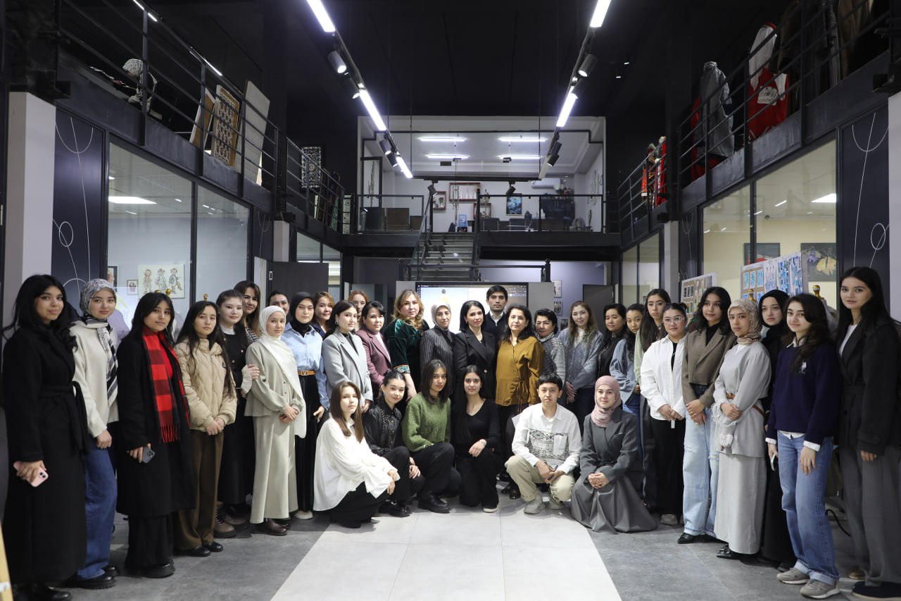 The Kamoliddin Behzod National Institute of Art and Design hosted a fashion exhibition titled "FASHION 4.0: Sketch. Figure. Digital Design"!