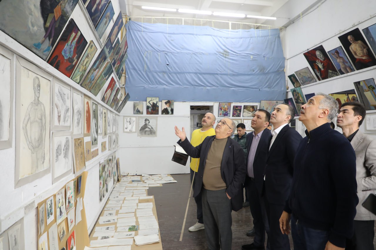 Kamoliddin Behzod nomidagi Milliy rassomlik va dizayn institutida talabalarning mutaxassislik fanlaridan yakuniy ko‘rik nazorat jarayoni o'tkazilmoqda!